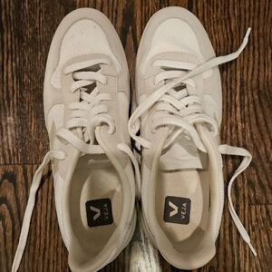 Veja Women's Cream Lace-Up Sneakers